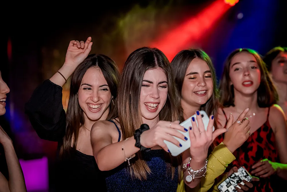 Ragazze selfie festa