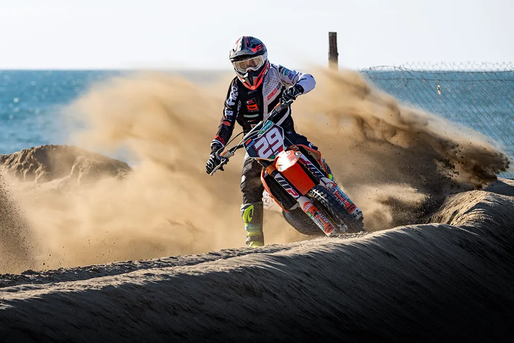 Motocross azione su sabbia